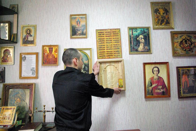 Фото На Пасху осужденным  в челябинской колонии подарили икону чудотворца Спиридона Тримифунтского