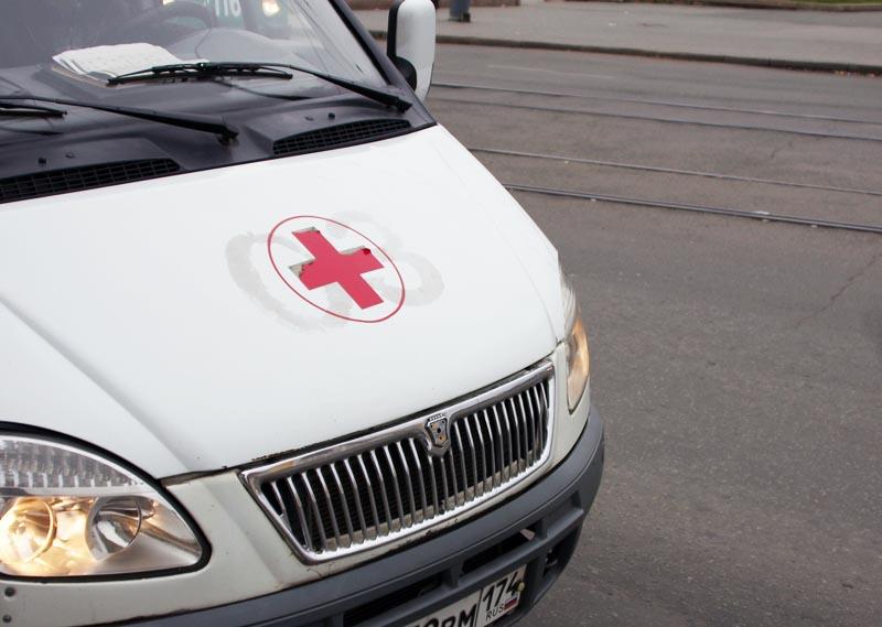Фото В Челябинске автоледи на иномарке врезалась в троллейбус, сама и пострадала