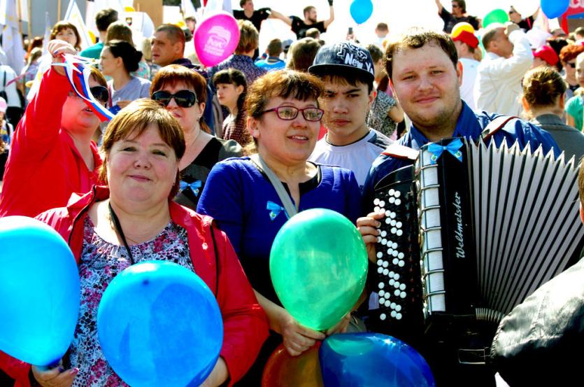 Фото Жители Челябинской области принимают поздравления с праздником Весны и Труда