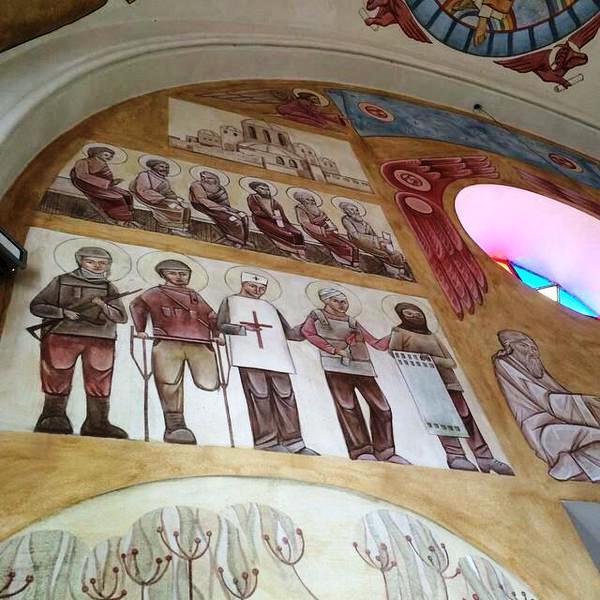 Фото Свидомые радикалы продолжают удивлять: в храме Львова появился иконостас с «героями» АТО