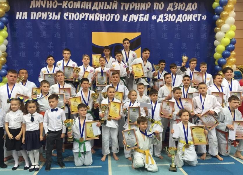 Фото  Юные челябинские дзюдоисты выиграли четыре медали на турнире в Иркутске