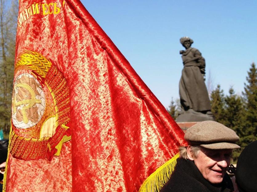 Фото Коммунистам предложено скинуться по 10 рублей на восстановление разрушенных украинскими националистами памятников Ленину
