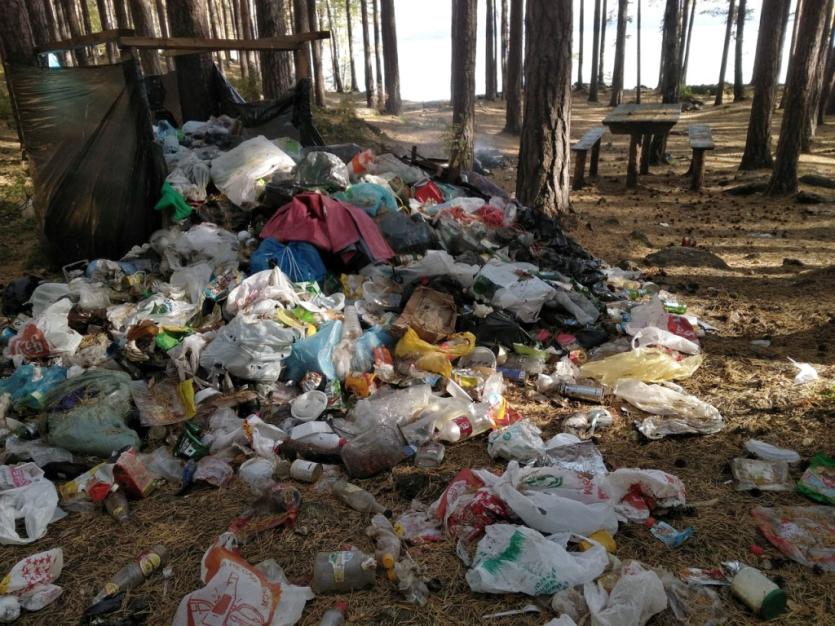 Фото ​В Челябинской области уникальное озеро засыпали мусором