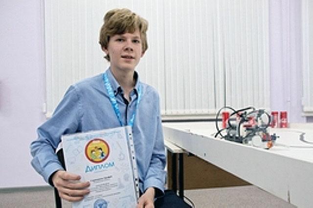 Фото Юный изобретатель из Магнитогорска представил свои разработки в научно-технической смене Всероссийского детского центра «Океан»