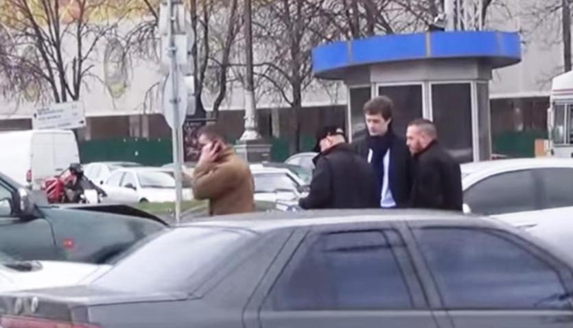 Фото Националисты из карательного батальона «Азов» едва не лишили президента Украины наследника, Порошенко-младшего защитила германская броня