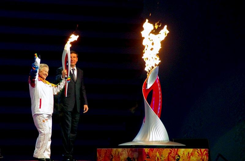 Фото Челябинск передал эстафету Олимпийского огня Магнитогорску