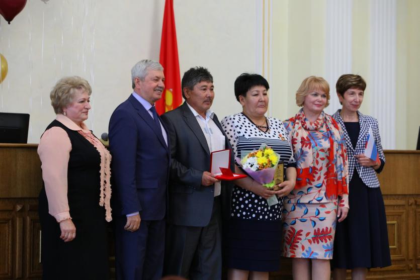 Фото Лучших социальных работников региона отметили наградами Законодательного Собрания Челябинской области