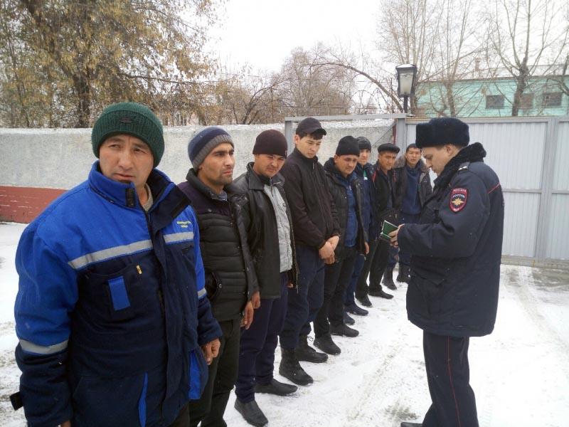 Фото  В Челябинской области полицейские «фильтруют» авто- и авиапассажиров