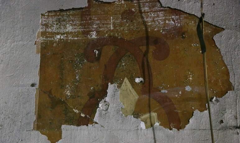 Фото В разрушенном храме Каслей обнаружен фрагмент старинной росписи