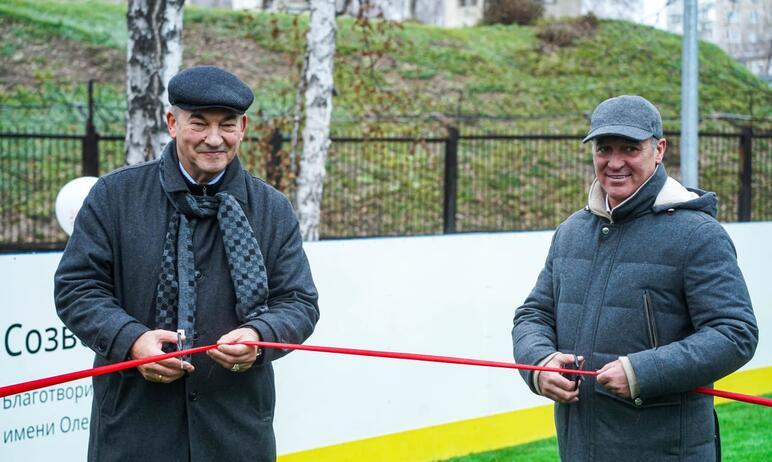 Фото Президент ФХР Владислав Третьяк открыл хоккейный корт в Челябинске