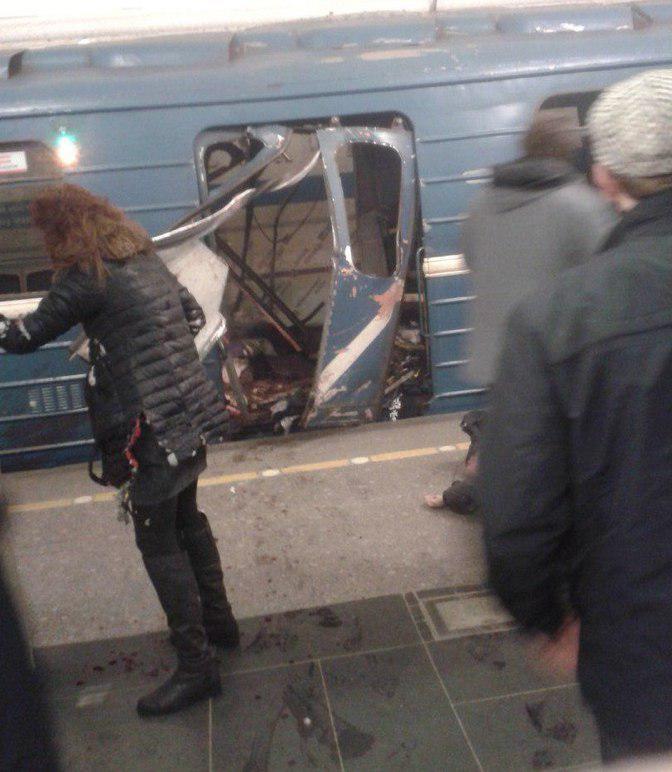 Фото В метро Санкт-Петербурга прогремели взрывы