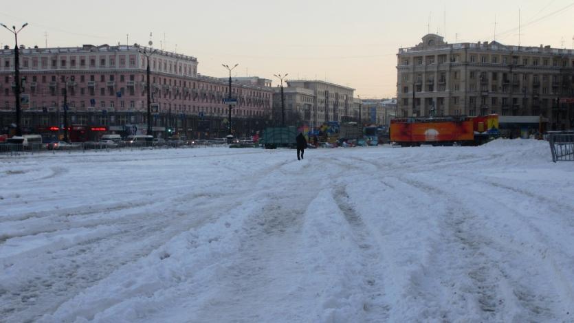 Фото В Челябинске началось строительство ледового городка