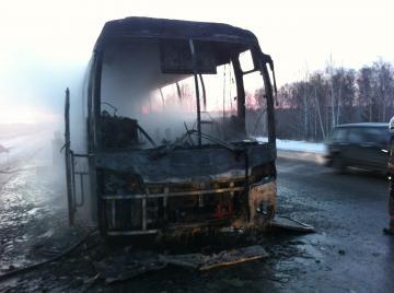 Фото На трассе Челябинск-Екатеринбург загорелся автобус с 15 пассажирами (Подробности)