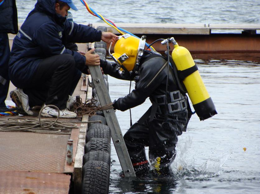 Фото При минус 20 челябинских спасателей опустят в ледяную воду на 40-метровую глубину