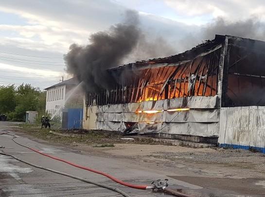 Фото В Магнитогорске произошел пожар в цехе крупнейшего производителя ПВХ продукции в России
