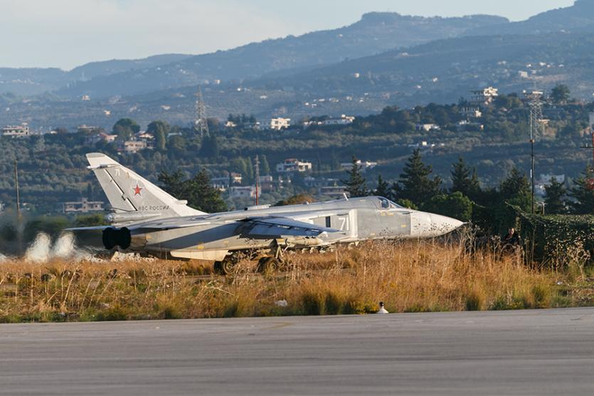 Фото В Сирии сбит многоцелевой бомбардировщик Су-24 ВКС России, судьба пилотов уточняется