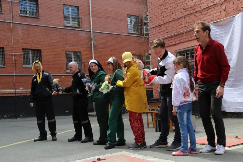 Фото В Челябинске заключенных СИЗО отпустили в отпуск