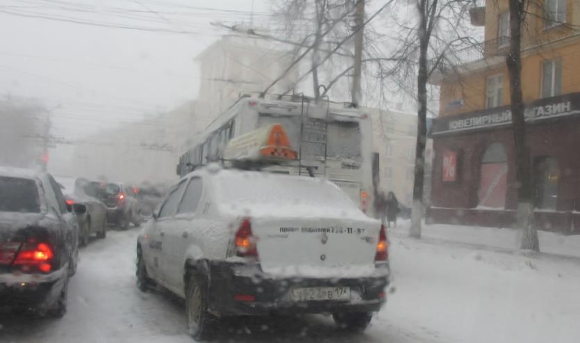 Фото Челябинские власти хотят решить проблему с заторами на дорогах в период природных катаклизмов, ограничив въезд в город фур