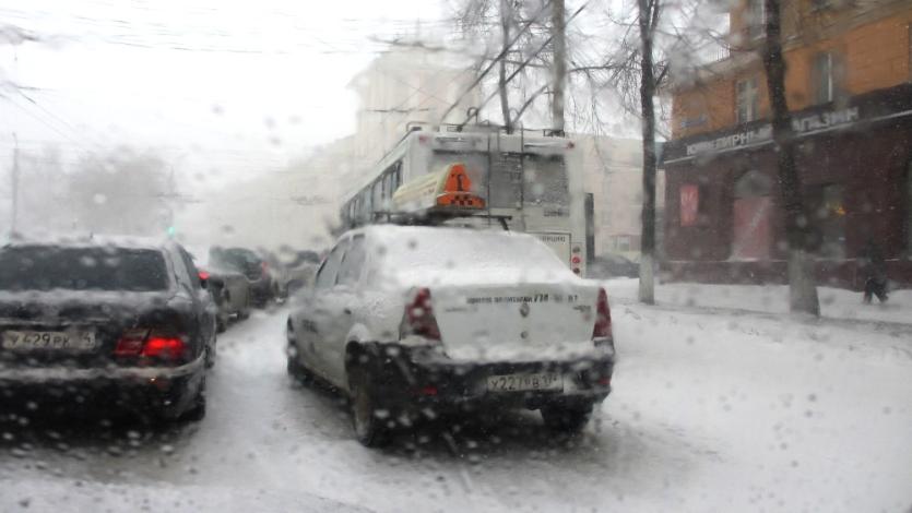 Фото Из-за плохой погоды в общественный транспорт Челябинска перешел на режим «стихия»