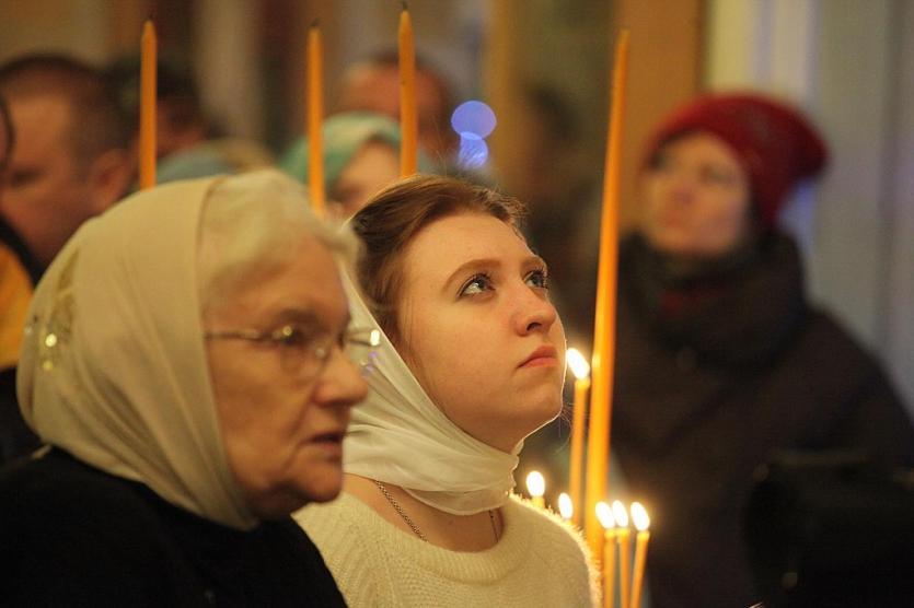 Фото Во второй день рождественских Святок прославляют Богородицу, посещают больных