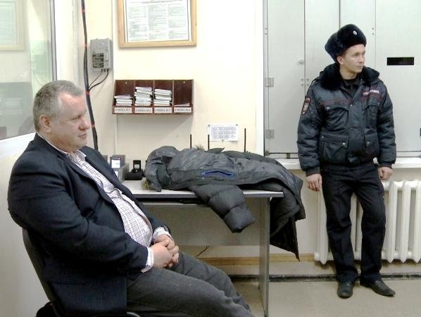 Фото Экс-главу представительства Челябинской области, устроившего дебош в самолете, освободили из-под стражи