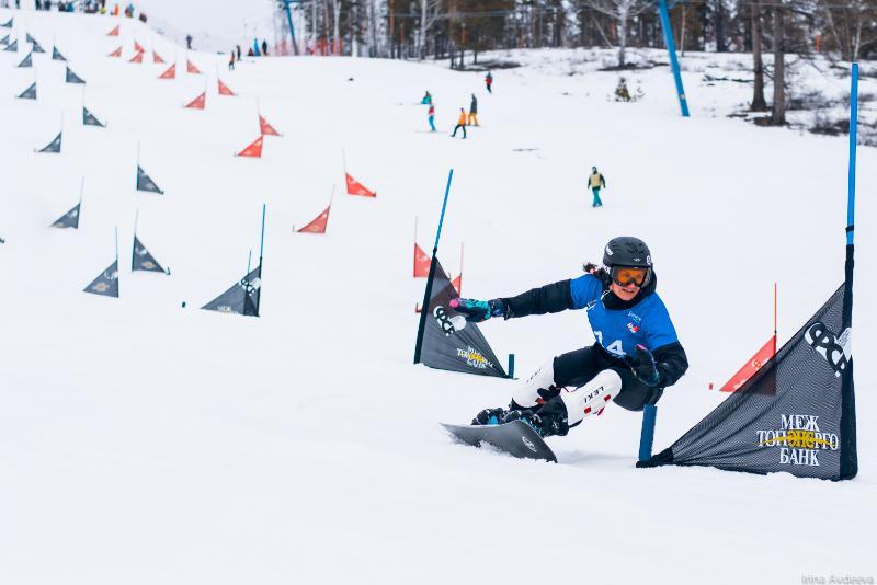 Фото В «Солнечной долине» сноубордисты России соревновались в параллельном слаломе