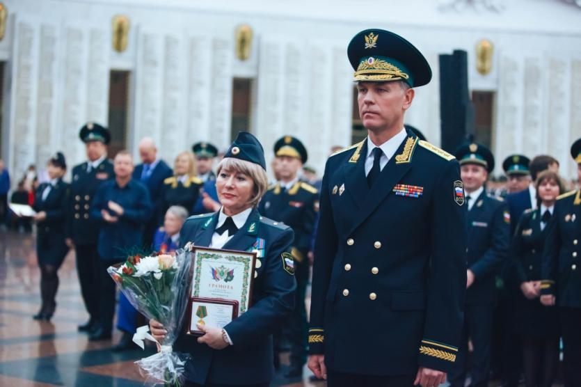 Фото Судебный пристав из Троицка получила в Москве награду из рук главного пристава страны