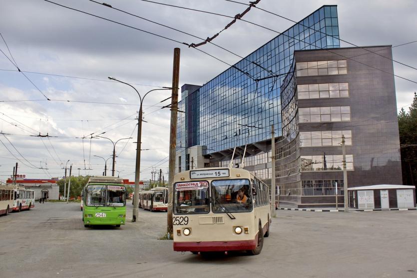 Фото Ремонт теплотрассы виноват: в выходные троллейбусы в Челябинске будут ходить по-другому