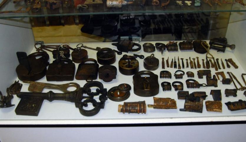 Фото Древнейшие замки и ключи можно увидеть на выставке в «Аркаиме»