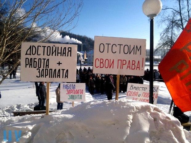 Фото Уволенные метзаводчане начали сбор подписей: рабочие ЗМЗ требуют отставки мэра и всех депутатов