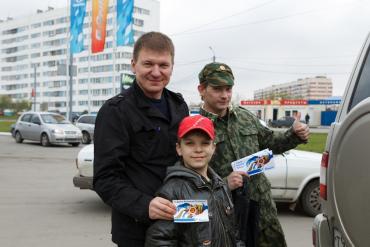 Фото  «Газпромнефть - Челябинск»  поздравил  автомобилистов  с Днем Победы.