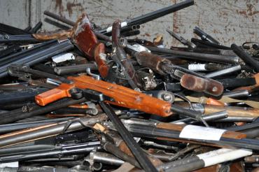 Фото Жители Челябинска сдали оружия более чем на 80 тысяч рублей