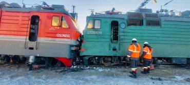 Фото В Челябинской области столкнулись и сошли с рельсов два электровоза