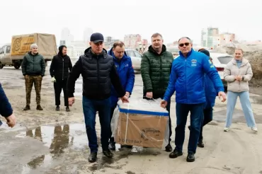 Фото Депутаты гордумы Челябинска отправились в Ясиноватую в составе гуманитарной колонны