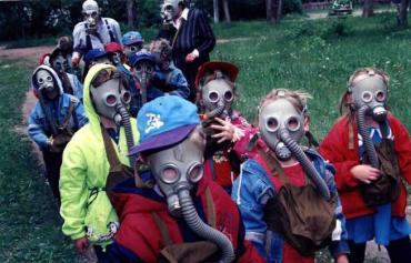 Фото Может, всем надеть противогазы? Экологи предлагают детским садам Челябинска отменить прогулки во время выбросов