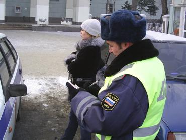 Фото В Челябинске пьяный парень на легковушке сбил двух  девушек