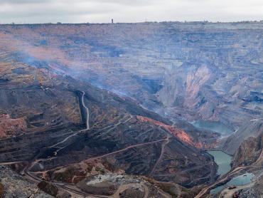 Фото РМК о происходящем на Коркинском угольном разрезе, и почему в городе гарь и туман