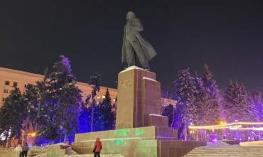 Фото Ремонта центральной трибуны памятника Ленину в Челябинске в этом мае не будет