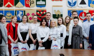 Фото Александр Лазарев провел парламентский урок для школьников поселка Спасский