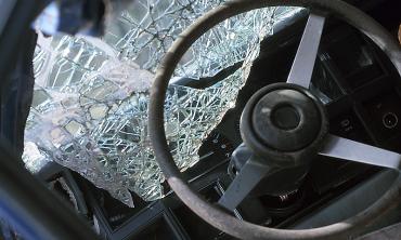 Фото В Челябинске «Пежо» столкнулся с трактором и двумя авто: трое пострадавших