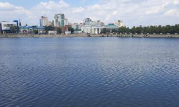 Фото В Челябинске для очистки реки Миасс привлекли дополнительную технику