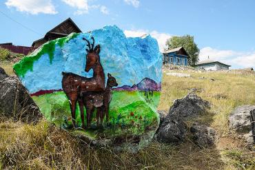 Фото В центре Усть-Катава оживили камни