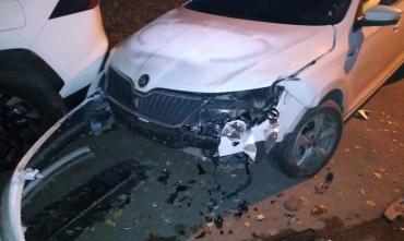 Фото Пьяный житель Озерска на угнанном авто, уходя от погони, разбил пять машин