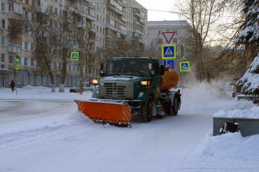 Фото В Челябинске увеличат количество снегоуборочных машин