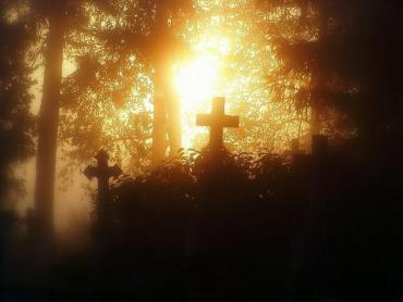 Фото Двое детей повредили 23 надгробия на сельском кладбище Кыштыма