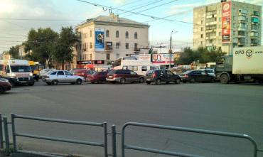 Фото В Челябинске после отключения светофоров на оживленных перекрестках возник транспортный коллапс