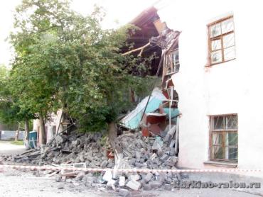 Фото В Коркино обрушилось здание пожарной части (ФОТО)