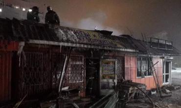 Фото В Копейске горели торговые павильоны 
