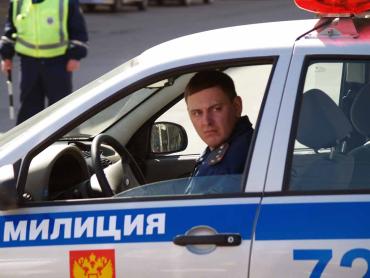 Фото На трассе в Челябинской области молоковоз врезался в патрульную машину: пострадали двое полицейских