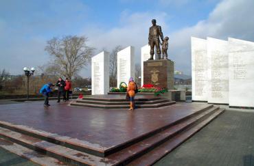 Фото В Челябинске открылся памятник погибшим сотрудникам правоохранительных органов